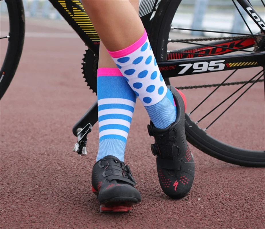2024 НОВЫЕ профессиональные носки для шоссейных велосипедов Ice Cloth для женщин, высокоэластичные гелевые велосипедные носки, спортивные для девочек, нескользящие, DH-G02 Изображение 2