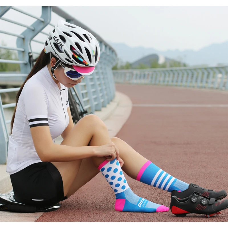 2024 НОВЫЕ профессиональные носки для шоссейных велосипедов Ice Cloth для женщин, высокоэластичные гелевые велосипедные носки, спортивные для девочек, нескользящие, DH-G02 Изображение 4