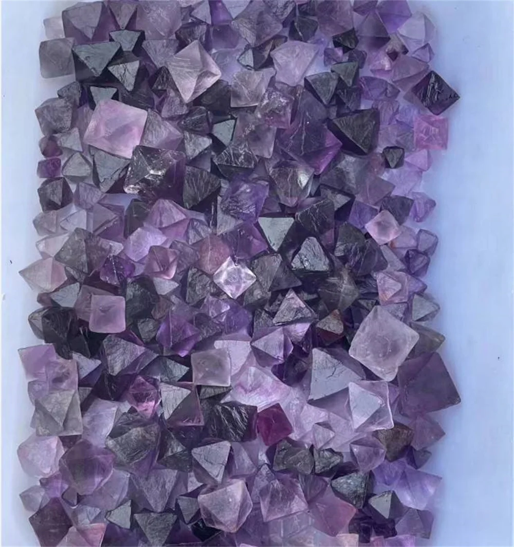 Оптовый образец резьбы по камню с натуральным кристаллом Октаэдр Фиолетовый флюорит многогранник Изображение 1