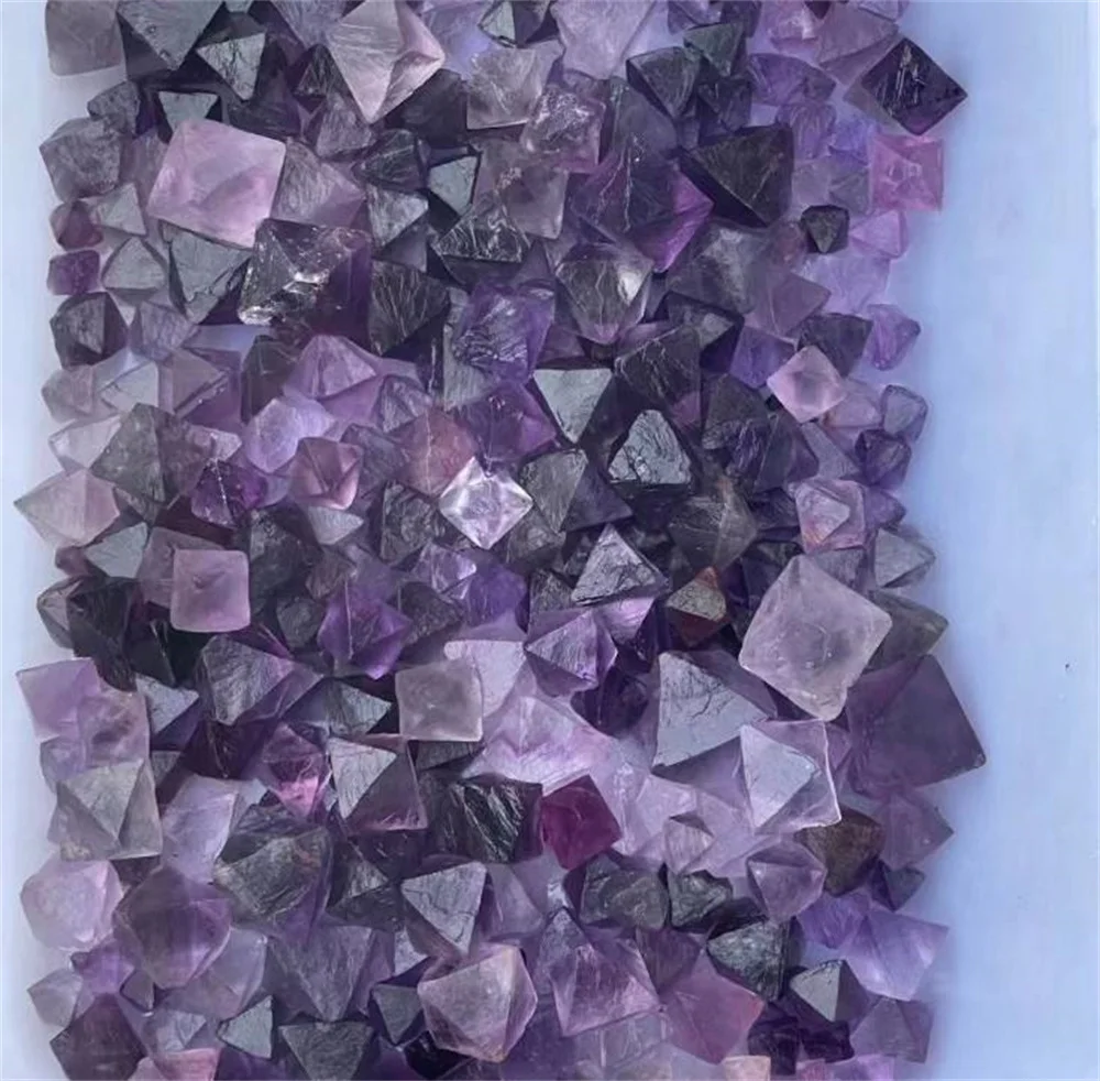 Оптовый образец резьбы по камню с натуральным кристаллом Октаэдр Фиолетовый флюорит многогранник Изображение 2