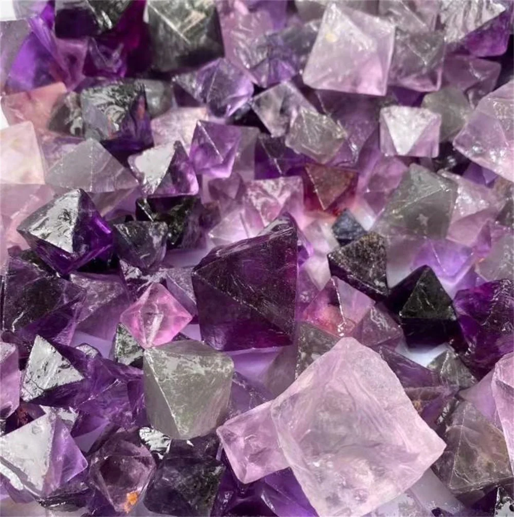Оптовый образец резьбы по камню с натуральным кристаллом Октаэдр Фиолетовый флюорит многогранник Изображение 5