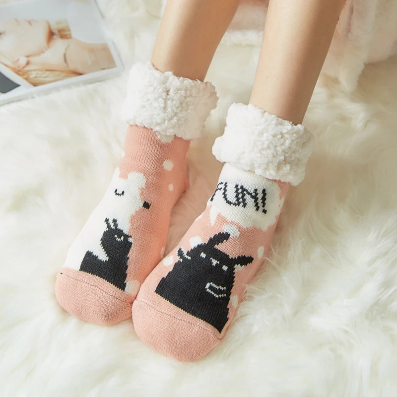 Рождественские носки для женщин, осень-зима, утепленные Домашние тапочки для сна, носки для ног, шерстяные противоскользящие носки Happy Socks, подарки Изображение 5