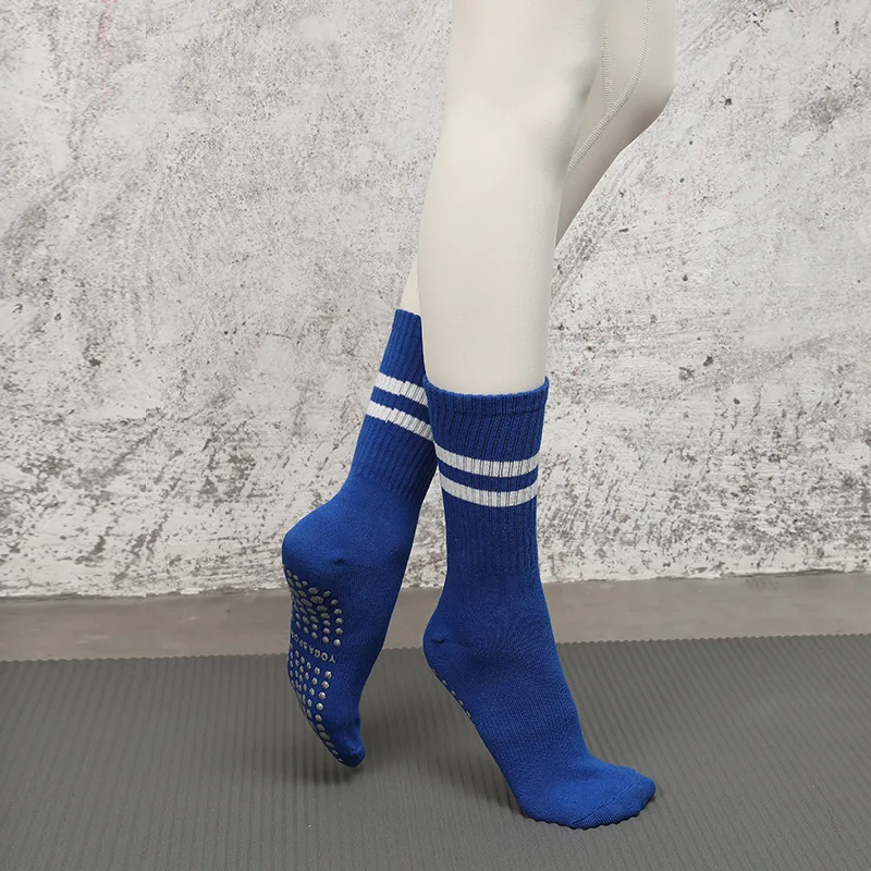 Синие носки для пилатеса, чулки из тонкой эпоксидной смолы ПВХ, нескользящие Профессиональные женские однотонные спортивные носки для йоги в две полосы, Изображение 2
