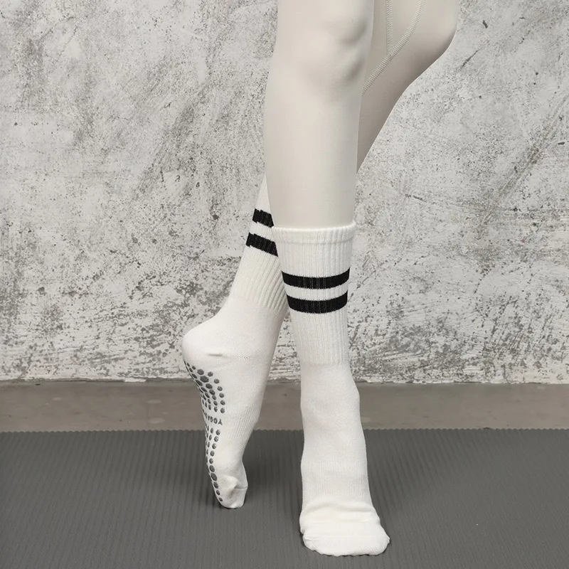 Синие носки для пилатеса, чулки из тонкой эпоксидной смолы ПВХ, нескользящие Профессиональные женские однотонные спортивные носки для йоги в две полосы, Изображение 5