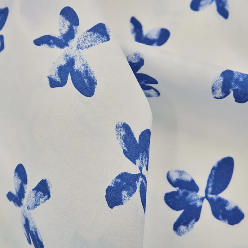 Хлопчатобумажная ткань с синим цветочным принтом и крашеная ткань одежда платье рубашка ручной работы из чистого хлопка летняя цветочная ткань Изображение 1