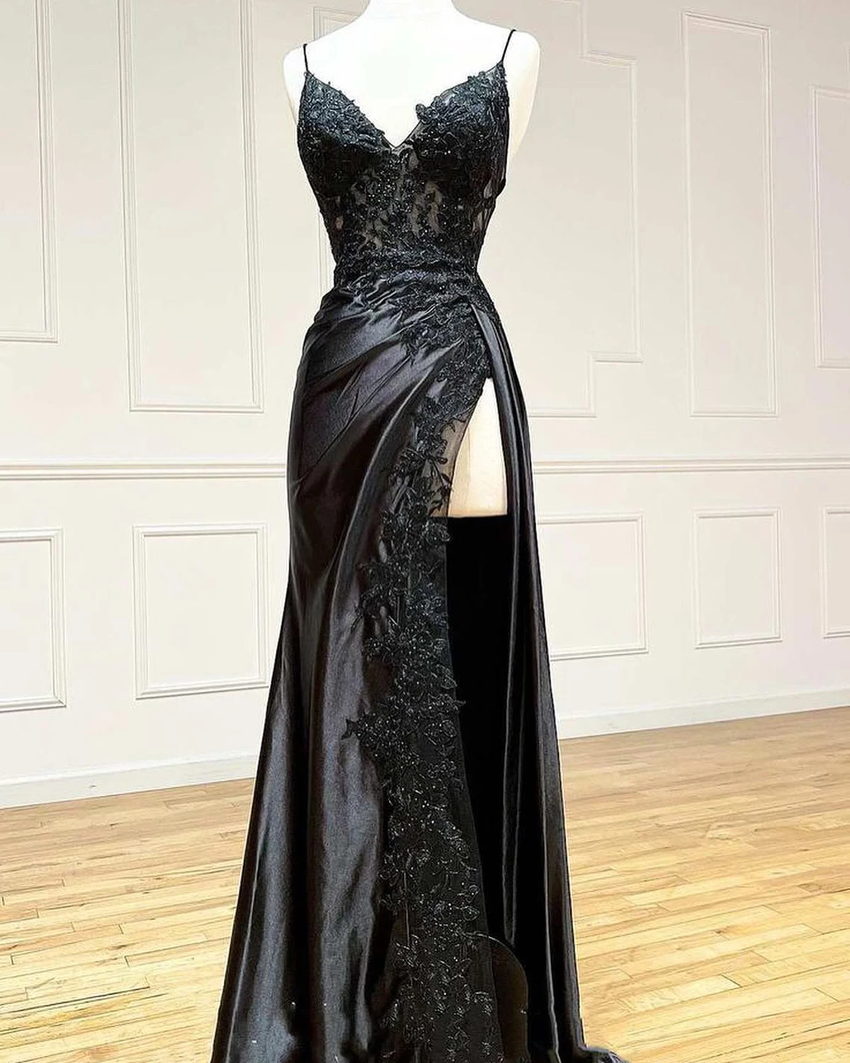 Великолепное вечернее платье для торжественного случая Платье Спагетти на атласной иллюзии Сбоку с разрезом на молнии платье для выпускного вечера Vestido De Noite Изображение 0