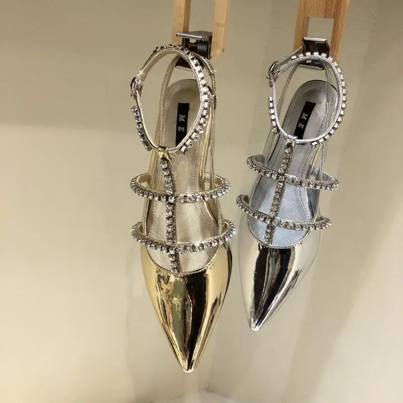 Женские босоножки с острым носком, украшенные стразами, с золотым ремешком на щиколотке, летняя модная женская обувь на низком каблуке Zapatillas Mujer Изображение 2