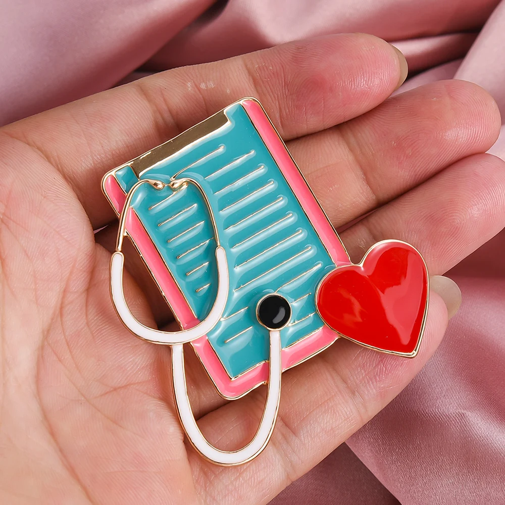 Модный медицинский стетоскоп, синяя брошь в виде блокнота, красные эмалированные булавки в форме сердца, значок доктора и медсестры для студенческого подарка Высокого качества Изображение 3