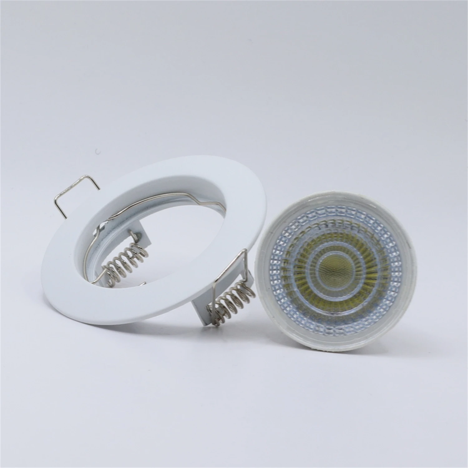 Современный 2-контактный светодиодный точечный светильник GU10 MR16 из круглого алюминия для корпуса потолочного светильника Изображение 3